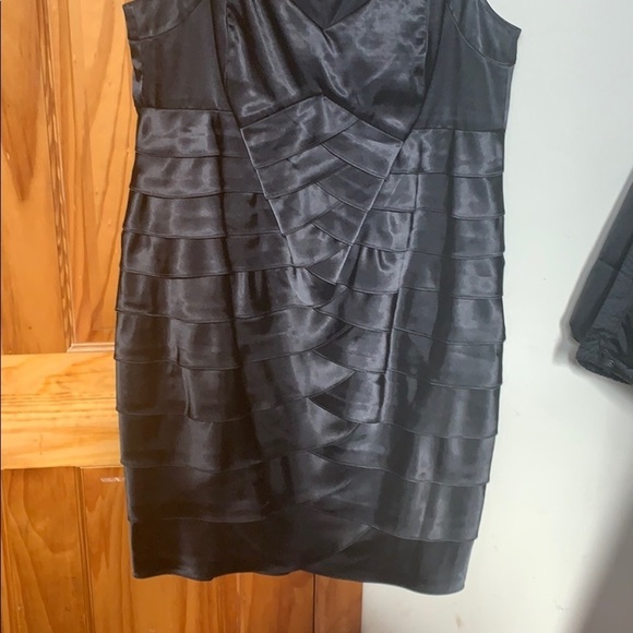 Black dress - Picture 3 of 5